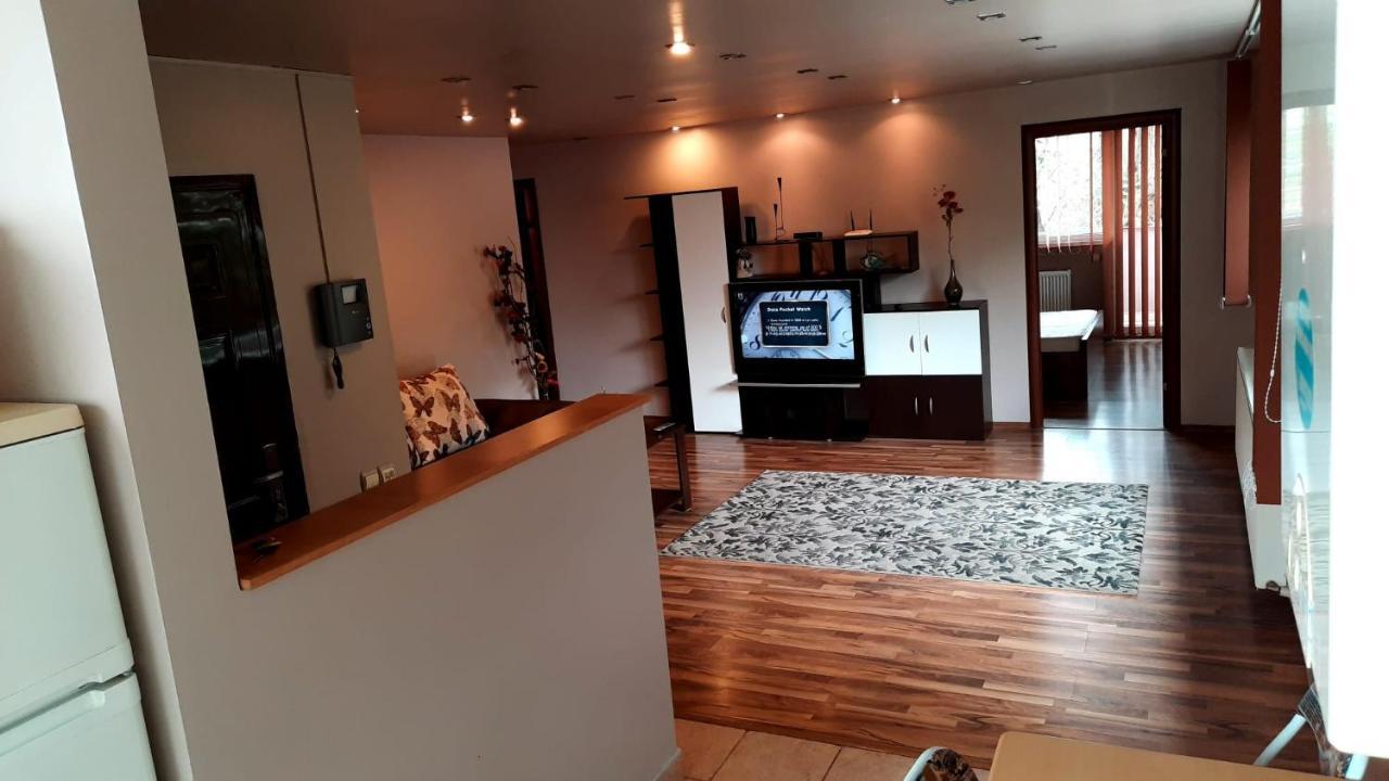 Apartament Laurentiu - Etaj.1 Букурещ Екстериор снимка