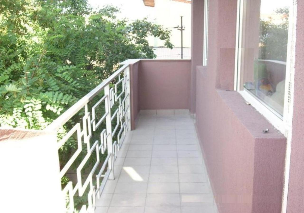 Apartament Laurentiu - Etaj.1 Букурещ Екстериор снимка